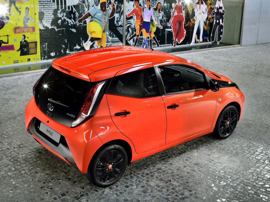  Toyota Aygo x-cite 5-Door 2014 года  (фото 8 из 30)